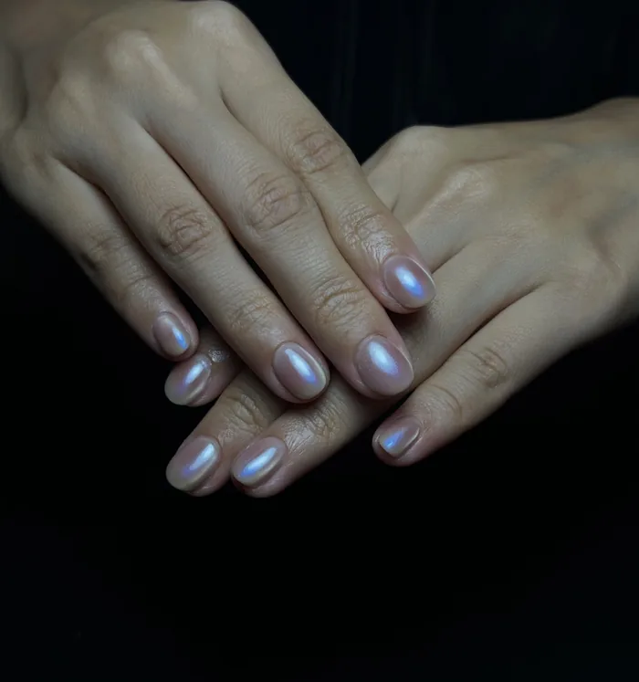 A nude cat eye set with chrome, the magnetic band of light running across each nail